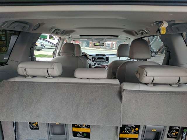 Toyota Sienna 2013 photo 20